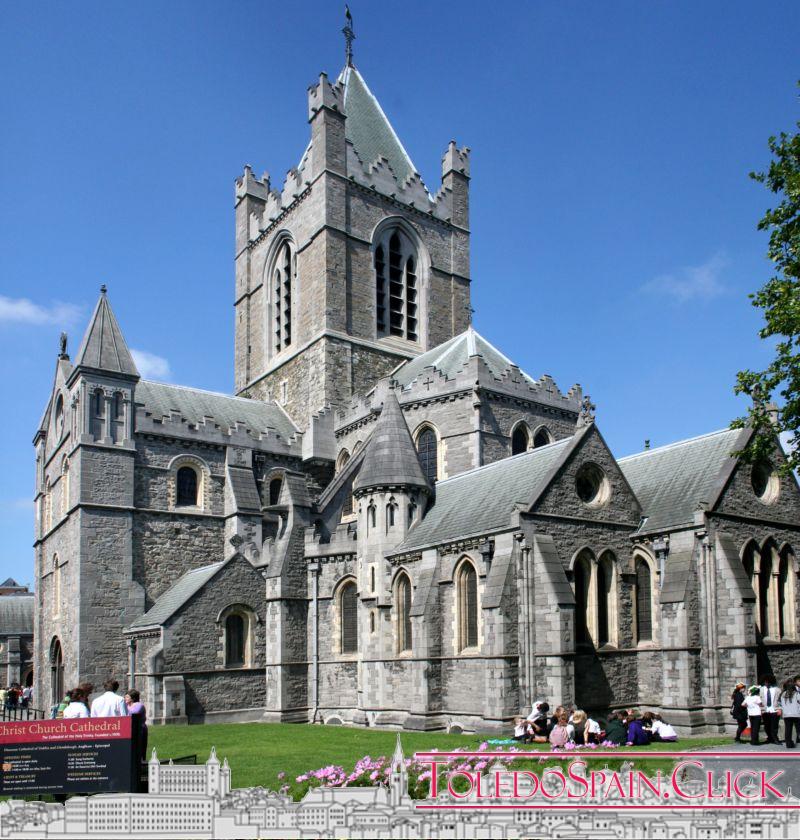 Visit Toledo at All Saints Bridge 2016 and attend a mysterious route: "INSEPULTO". Visit Toledo at All Saints Bridge 2016 and attend a mysterious route: "INSEPULTO".